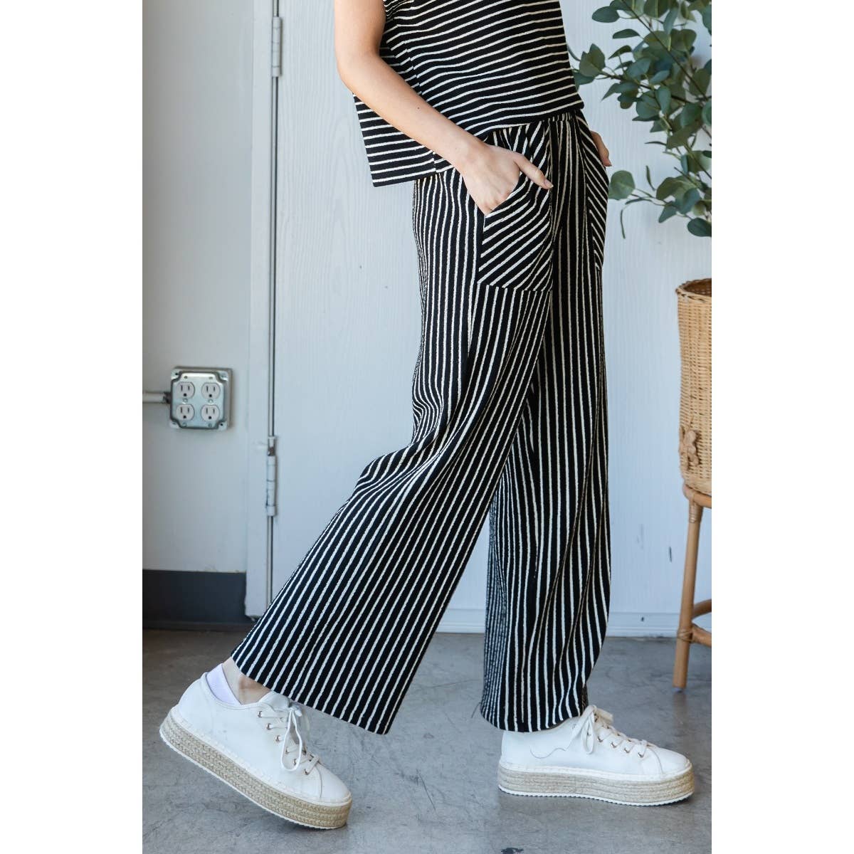 Stripe Texture Knit Front Pocket Long Pants- Black