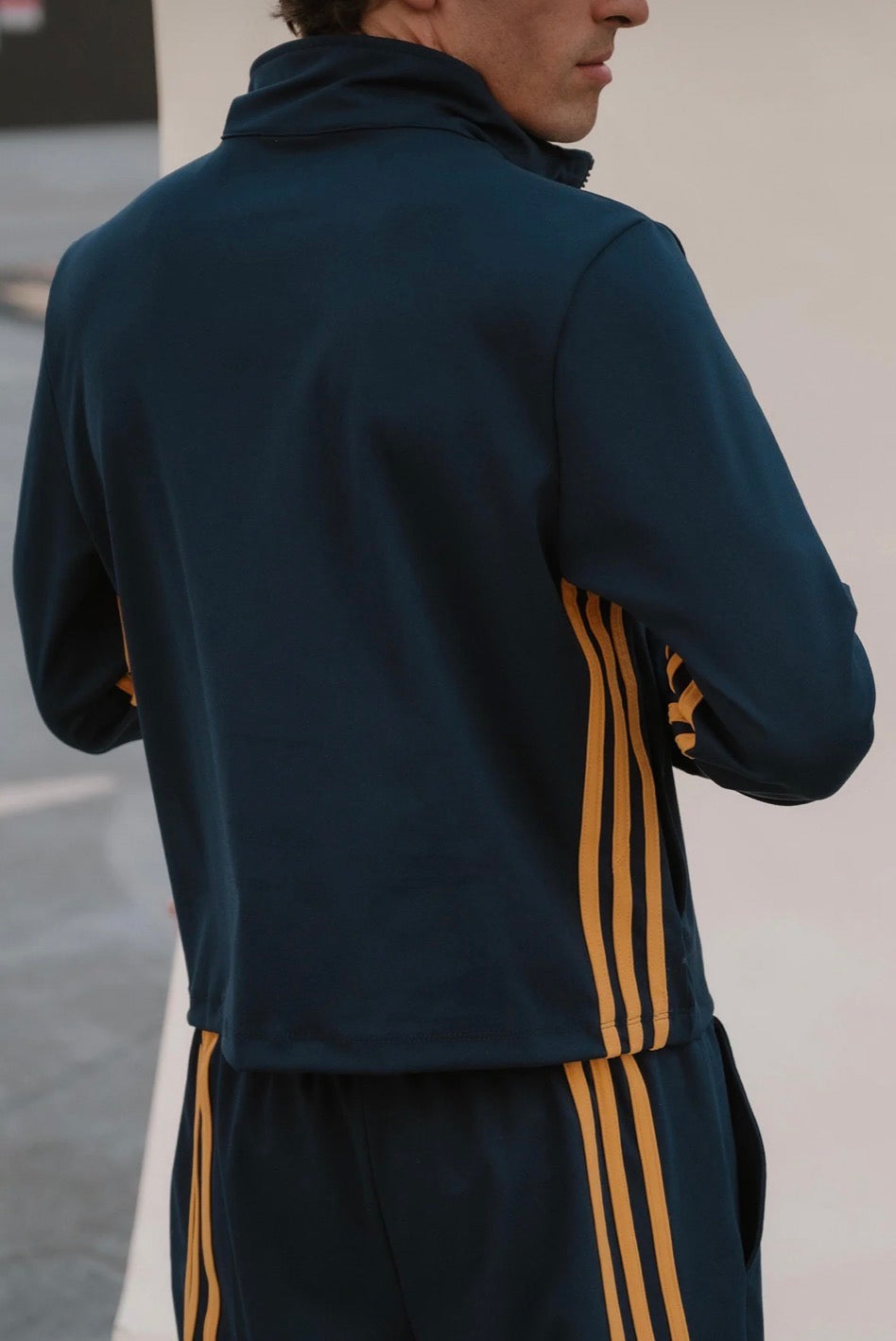 AUG PREORDER Legend Halfzip