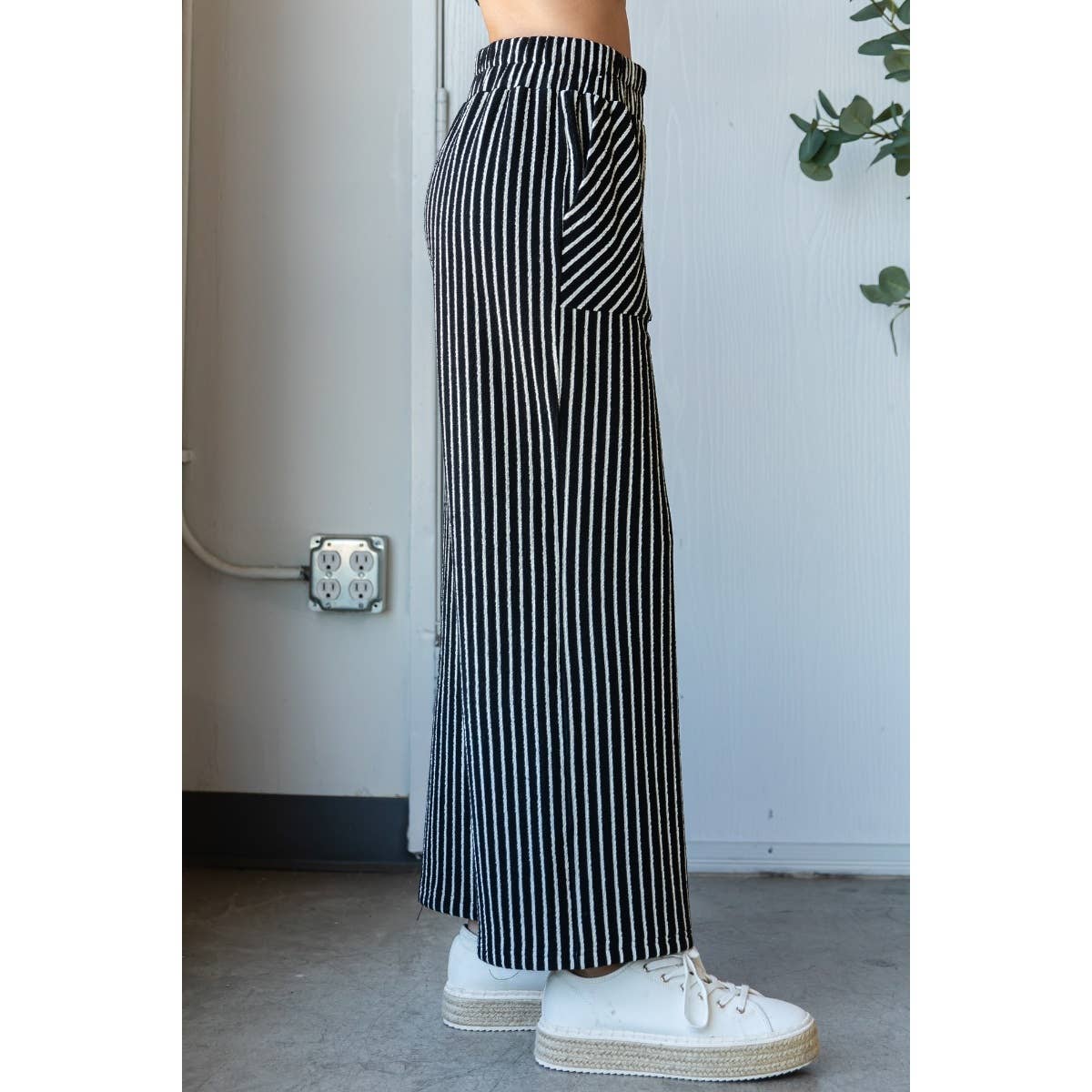 Stripe Texture Knit Front Pocket Long Pants- Black